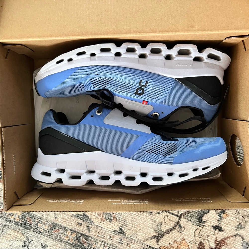 On Cloud , Cloudstratus, size 8